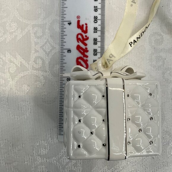 Pandora White Ceramic Gift Box Ornament 2016 - Picture 7 of 7